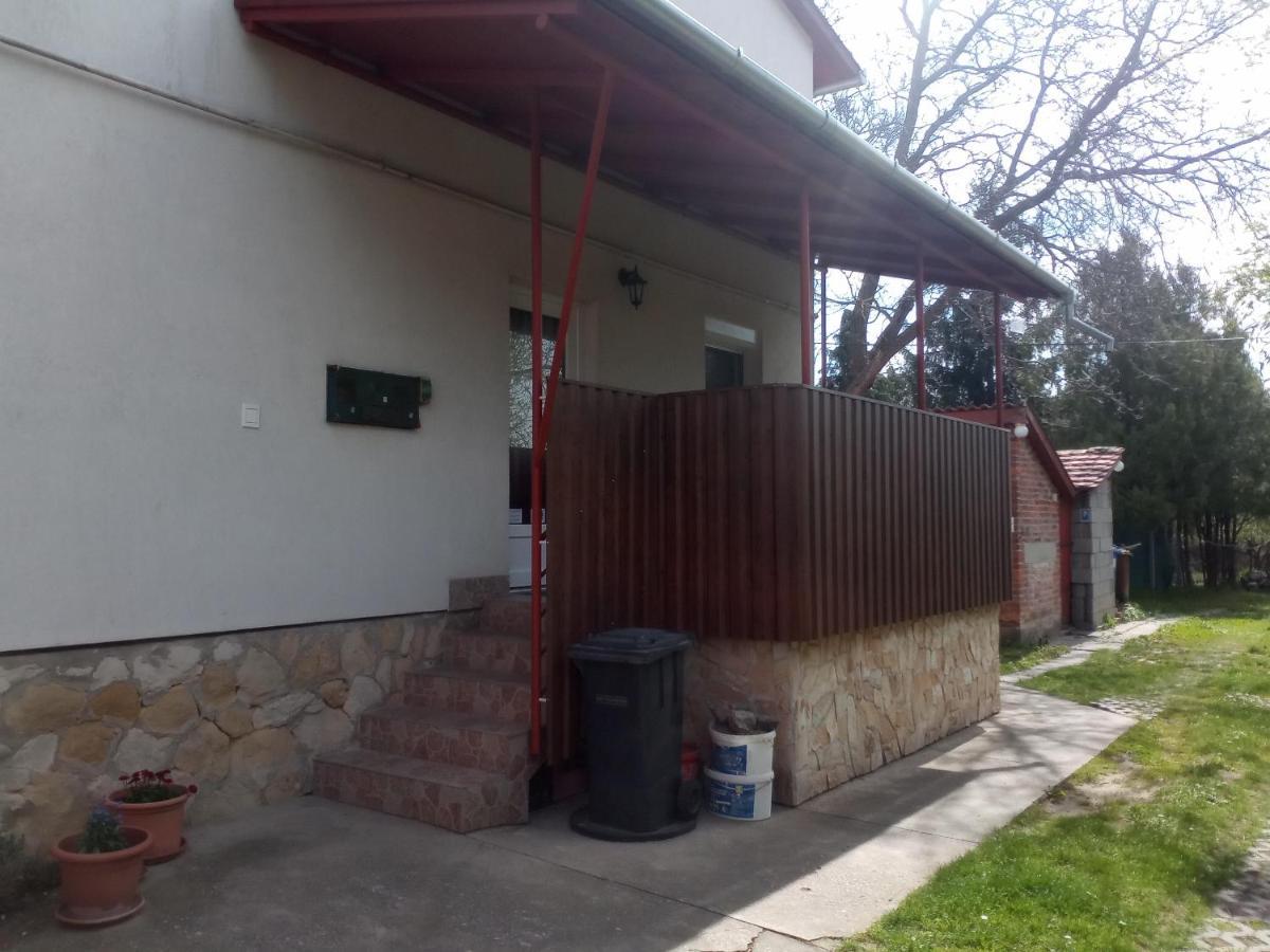 Budai Vám Apartmanház Pětikostelí Exteriér fotografie