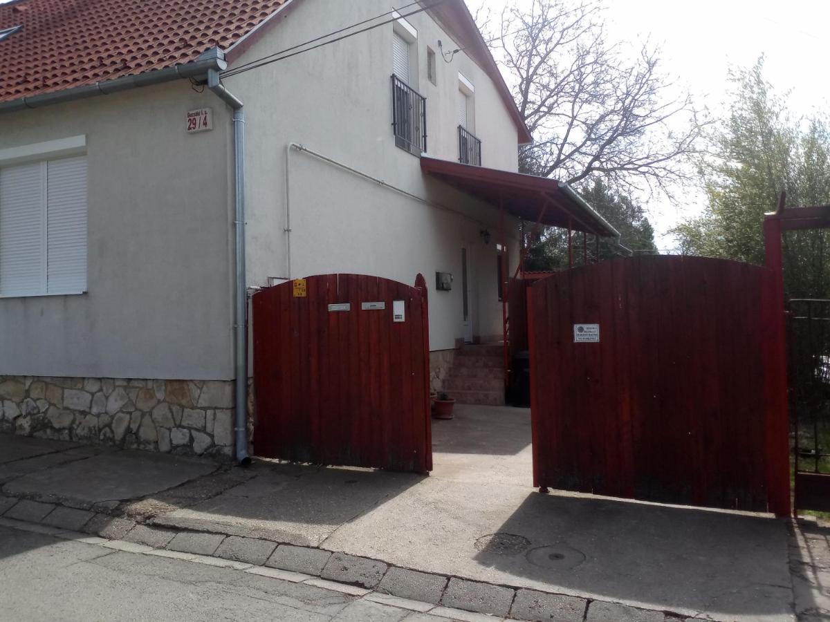 Budai Vám Apartmanház Pětikostelí Exteriér fotografie