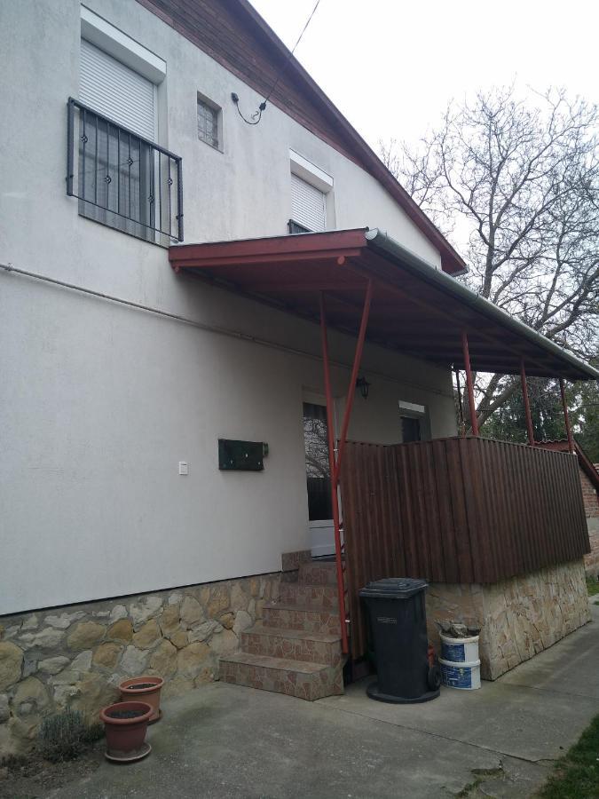 Budai Vám Apartmanház Pětikostelí Exteriér fotografie